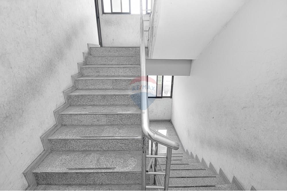 Commercio - Edificio - Ingombotas, Angola - AO - DSC_7277.jpg - 126100180-6