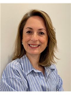 Arabella Marili Perez Urizar - RE/MAX EXPERIENCE