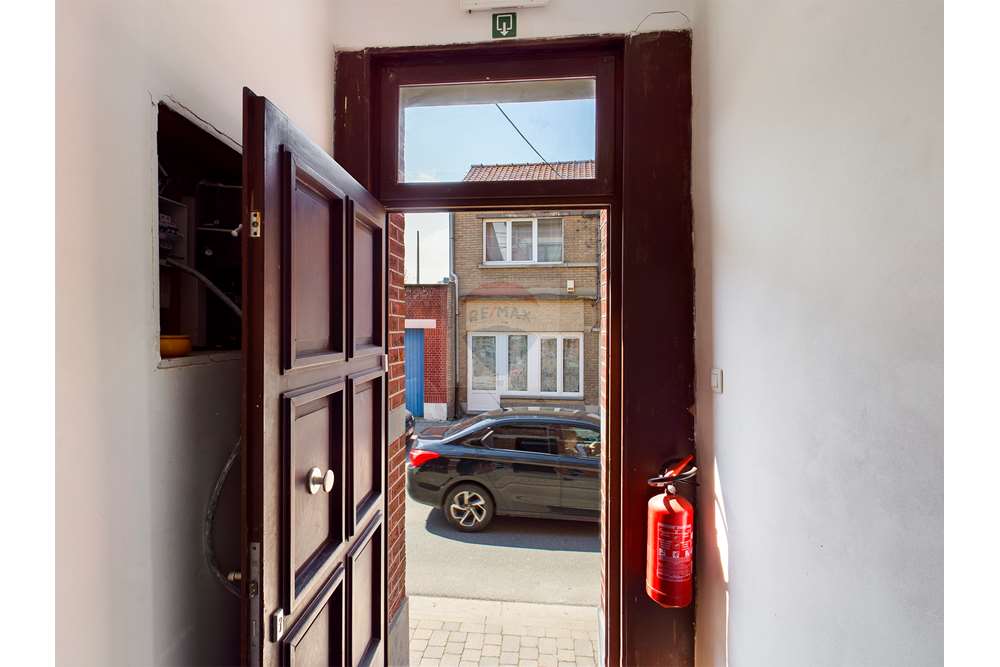 Commercial Commercial/Retail Hannut, Belgium BE 2100410027