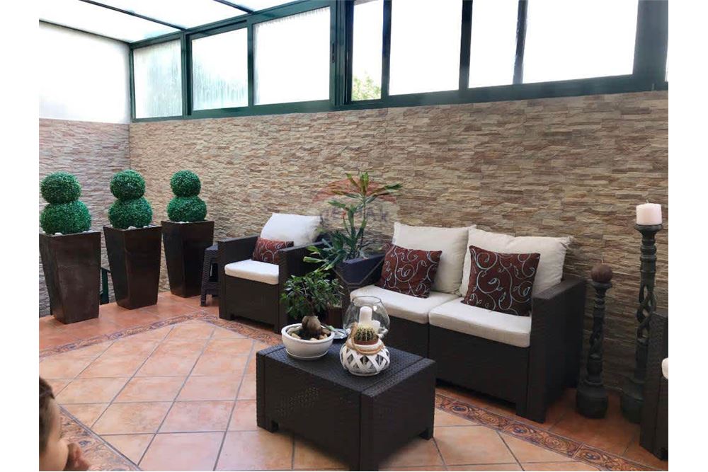 テラスハウス 売買 Qormi Central 2621 Re Max Paraguay