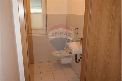 Bitiþik Villa - Kiralık - Mersch - RE/MAX Premium, vous propose une maison en location à Rollingen/ Mersch - 280071091-5