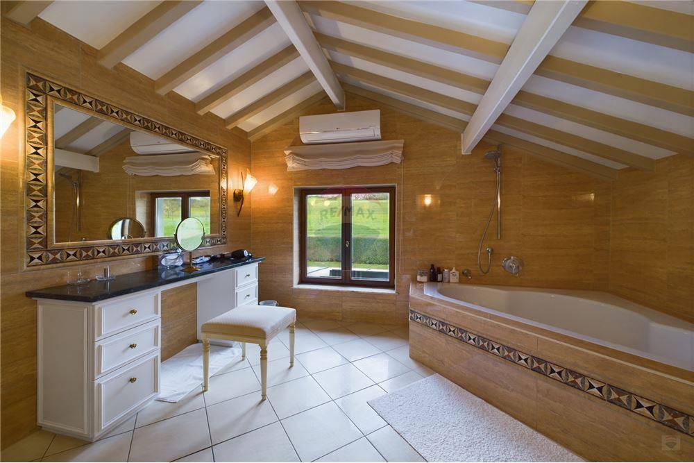 Maison - A vendre - Untereisenbach - RE/MAX Premium, vous propose cette belle demeure à vendre à Obereisenbach  - 280071126-31