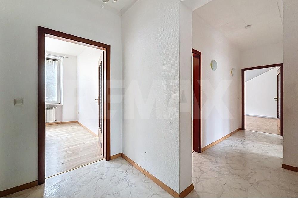 Whole apartment building - For Sale - Tétange - Hall1.jpg - 280371001-39
