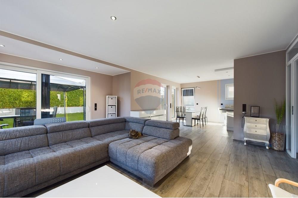 Rezidential - Case/Vile - zFOREIGN PROPERTIES - LU - CAM01380G0-PR0132-STILL008.jpg - 280191011-332