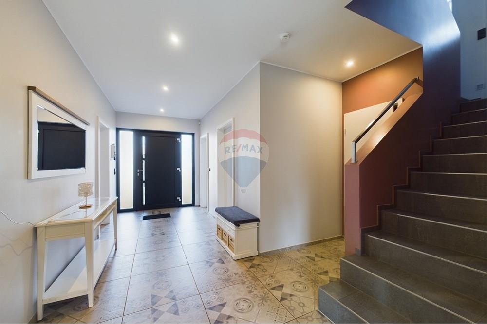 Rezidential - Case/Vile - zFOREIGN PROPERTIES - LU - CAM01380G0-PR0132-STILL005.jpg - 280191011-332