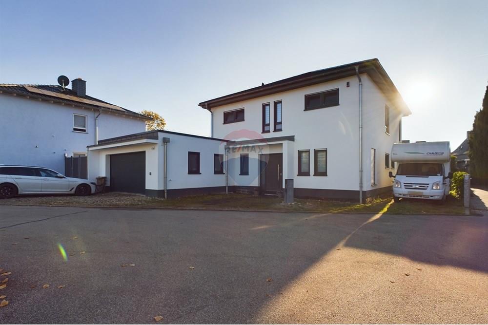 Rezidential - Case/Vile - zFOREIGN PROPERTIES - LU - CAM01380G0-PR0132-STILL001.jpg - 280191011-332