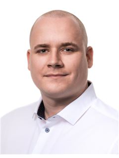 Michal Vais - RE/MAX G8 Reality 6