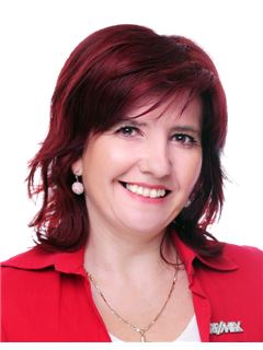 Eliška Homolková - RE/MAX G8 Reality 6