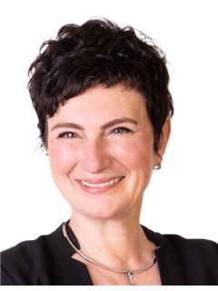 Karina Takáčová - RE/MAX Delux