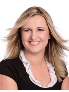 Kamila Buráňová - RE/MAX G8 Reality 5