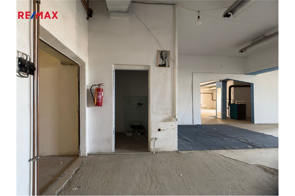 Komersyal - Pamilihang Mall - Rousínov, Jihomoravský kraj - Czech Republic - 8 - 29284093-23