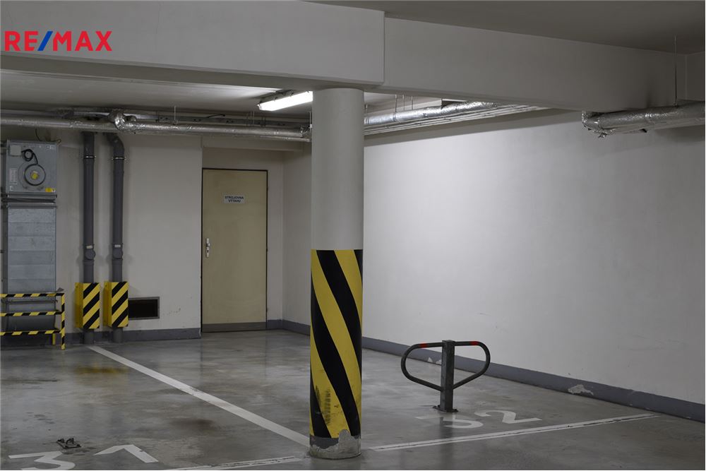 Commercieel - Garage - Praha 8, hl. m. Praha - Czech Republic - 5 - 29288026-176
