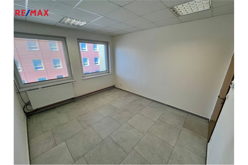 वाणिज्यिक - ऑफिस ब्लाक - Hodonín, Jihomoravský kraj - Czech Republic - 5 - 29211050-436