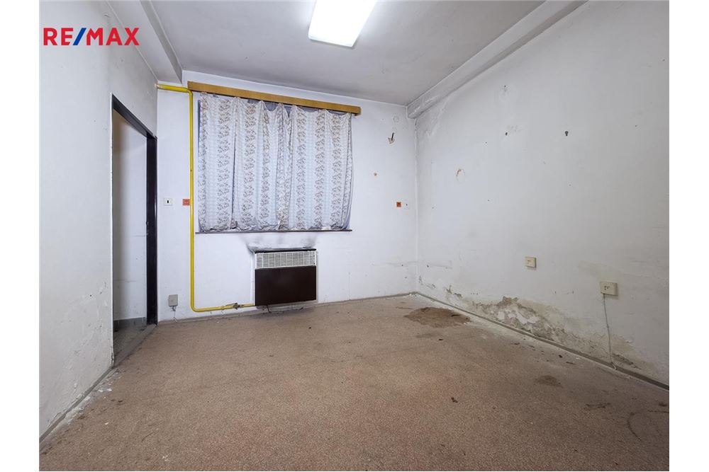 Commercial - Shopping Mall - Jaroměřice nad Rokytnou, Vysocina region - Czech Republic - 7 - 29229017-95