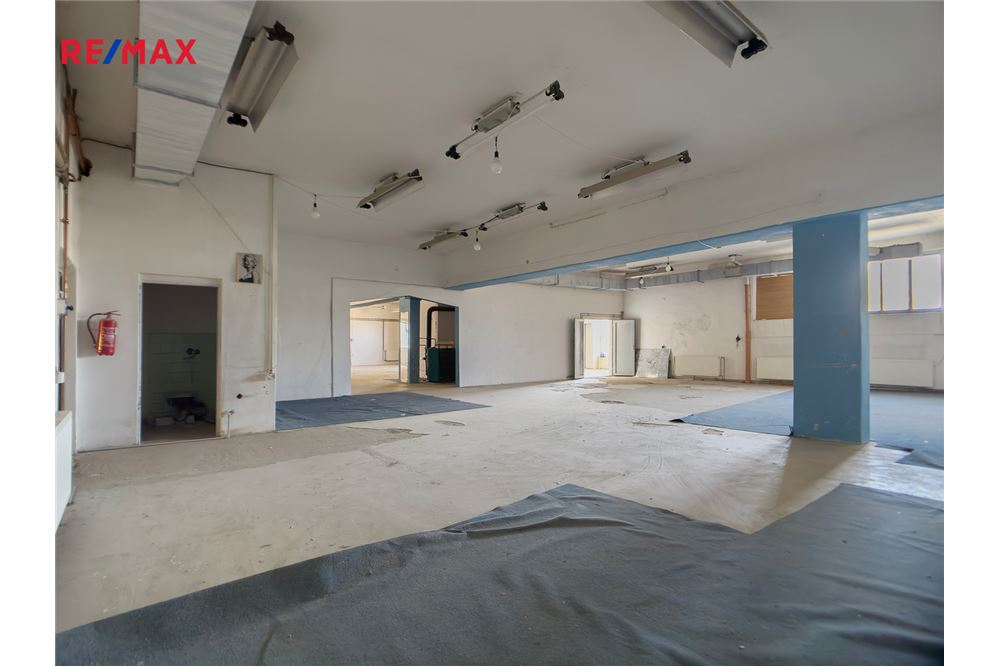 Komersyal - Pamilihang Mall - Rousínov, Jihomoravský kraj - Czech Republic - 9 - 29284093-23