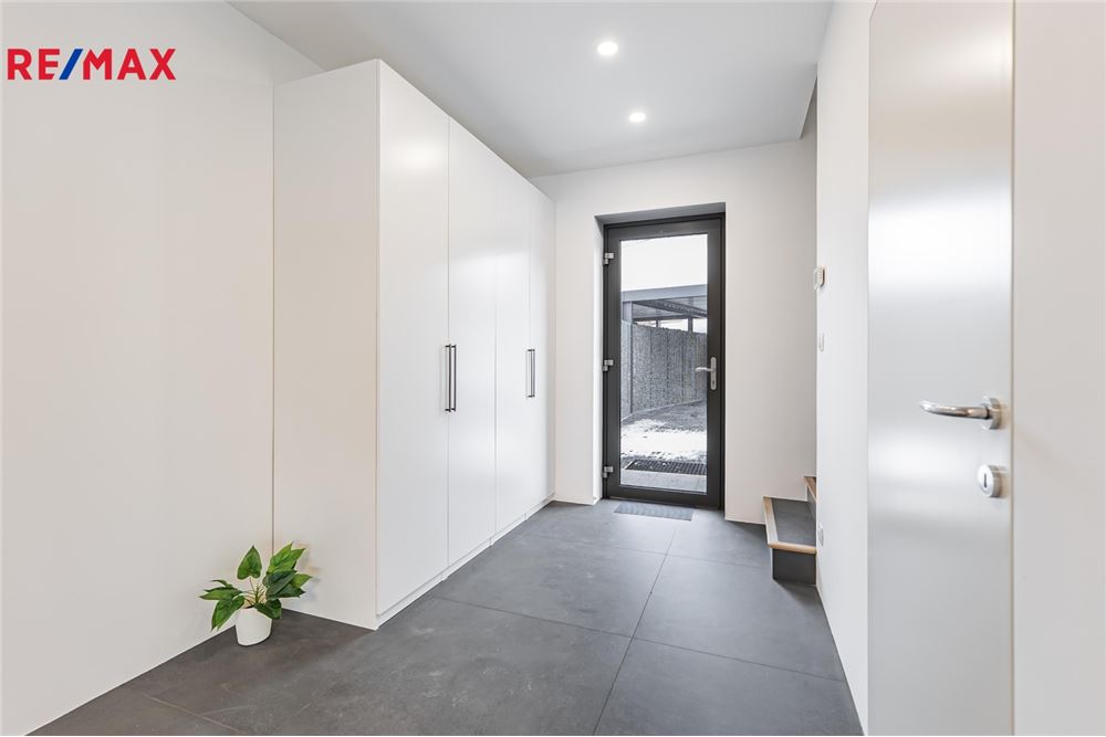 Residential - House - Dobřejovice, Stredocesky region - Czech Republic - 11 - 29288084-495