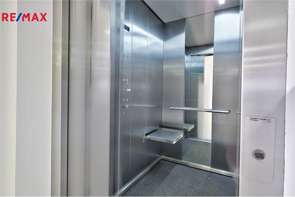 商业 - 购物中心 - Praha 5, hl. m. Praha - Czech Republic - 4 - 29288151-6