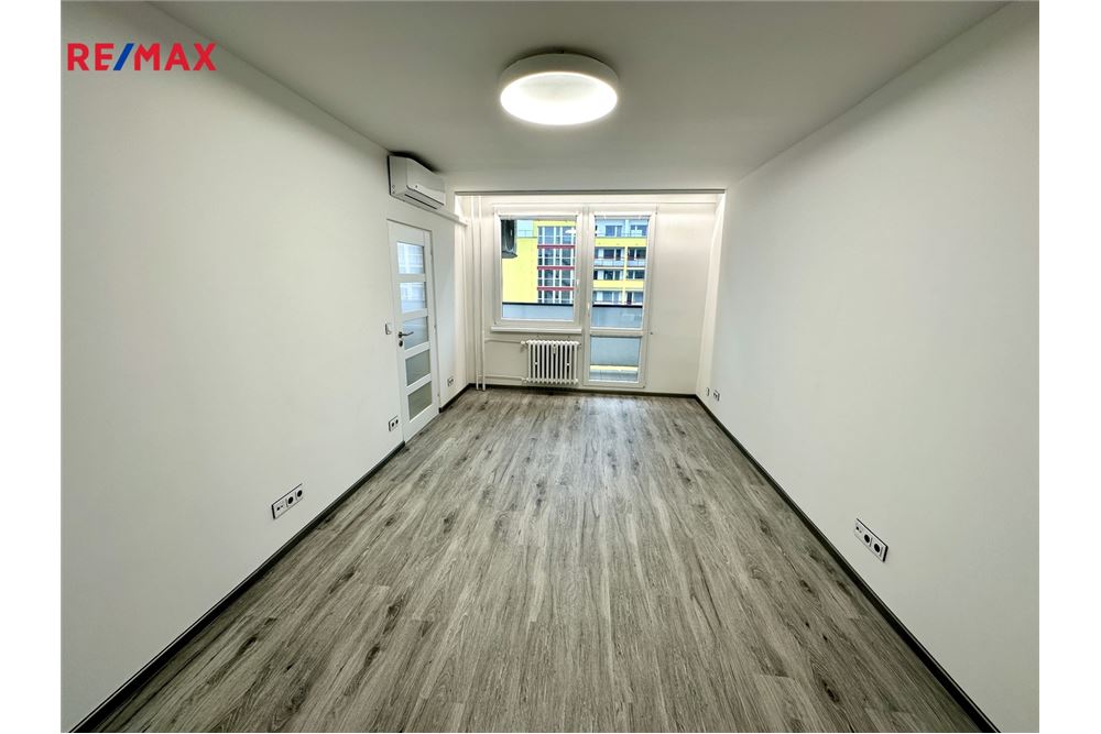 Résidentiel - Appartement - Praha 10, hl. m. Praha - Czech Republic - 2 - 29234019-800