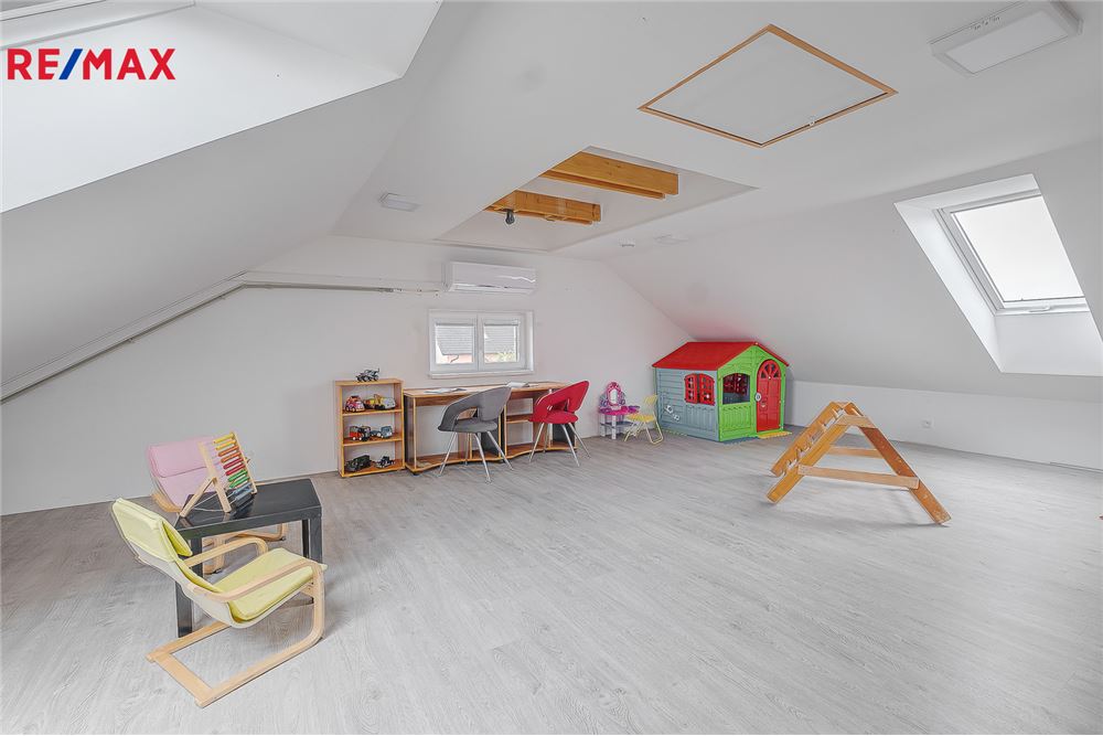 Residential - House - Kolín, Stredocesky region - Czech Republic - 12 - 29288082-160