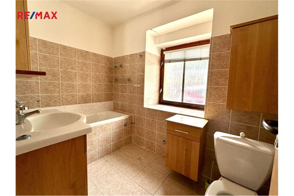 住宅 - 房子 - Praha 8, hl. m. Praha - Czech Republic - 7 - 29234019-810