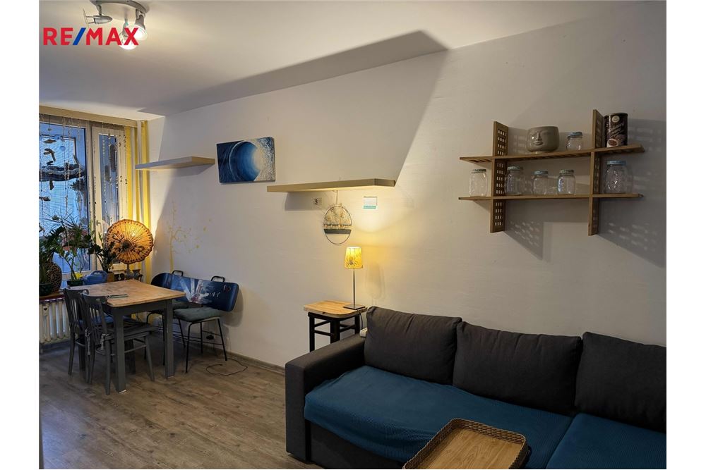 Prédio Habitacional - Apartamento - Praha 8, hl. m. Praha - Czech Republic - 1 - 29234043-6
