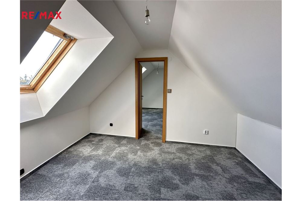 住宅 - 房子 - Praha 8, hl. m. Praha - Czech Republic - 10 - 29234019-810