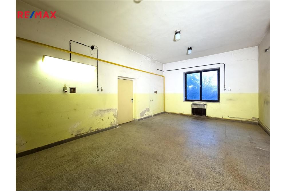 Commercial - Shopping Mall - Jaroměřice nad Rokytnou, Vysocina region - Czech Republic - 9 - 29229017-95