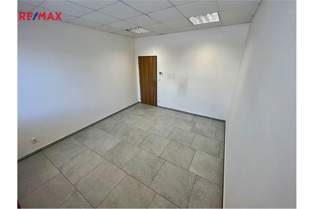 वाणिज्यिक - ऑफिस ब्लाक - Hodonín, Jihomoravský kraj - Czech Republic - 7 - 29211050-436