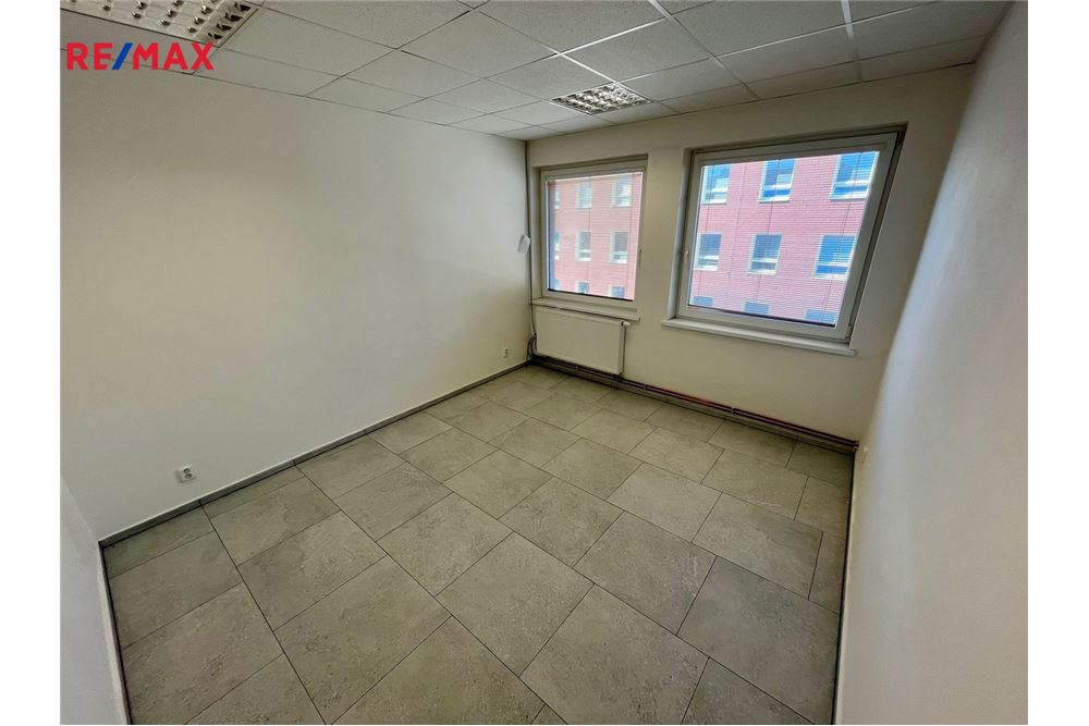 वाणिज्यिक - ऑफिस ब्लाक - Hodonín, Jihomoravský kraj - Czech Republic - 6 - 29211050-436