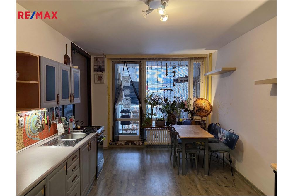 Prédio Habitacional - Apartamento - Praha 8, hl. m. Praha - Czech Republic - 2 - 29234043-6