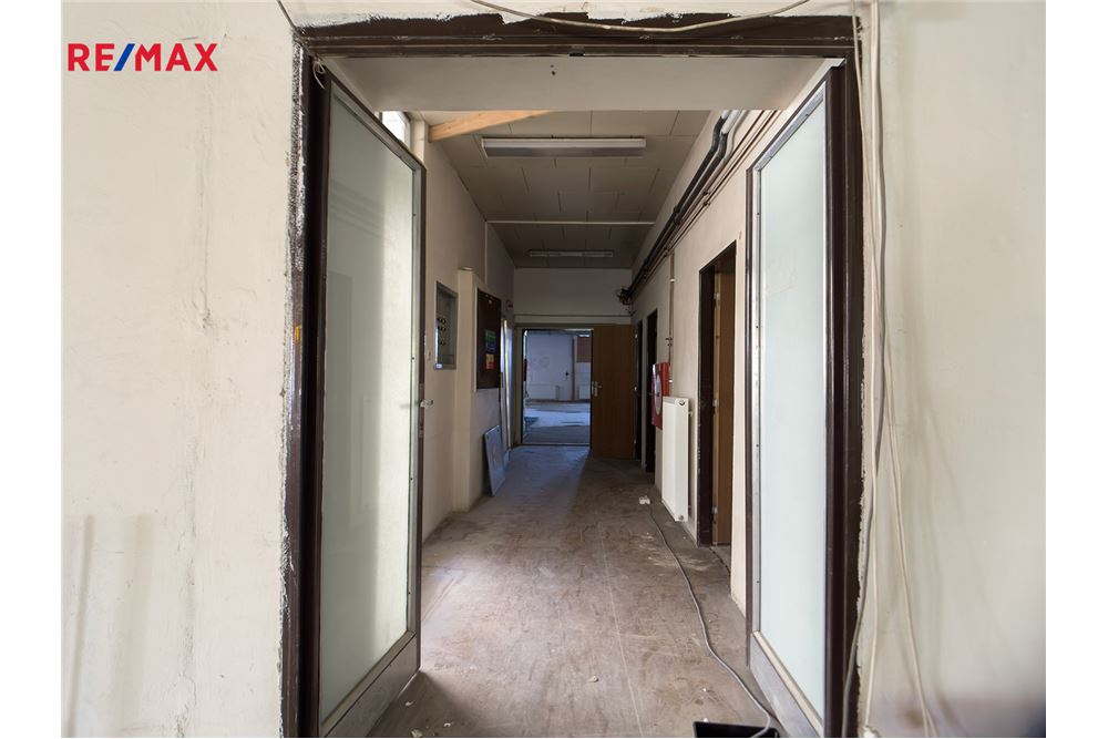 Komersyal - Pamilihang Mall - Rousínov, Jihomoravský kraj - Czech Republic - 7 - 29284093-23