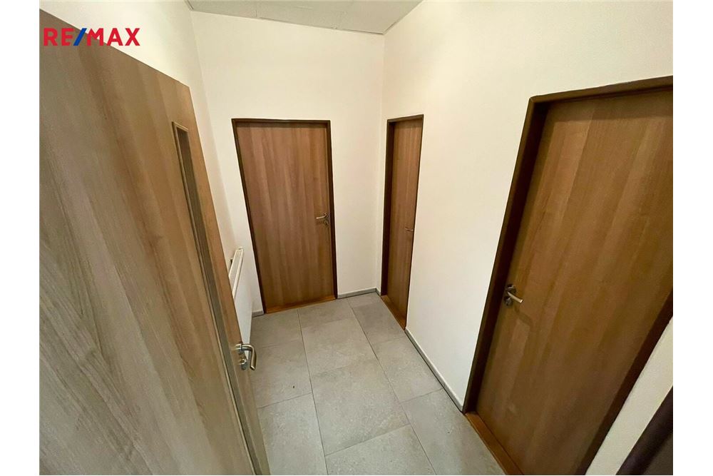 वाणिज्यिक - ऑफिस ब्लाक - Hodonín, Jihomoravský kraj - Czech Republic - 8 - 29211050-436