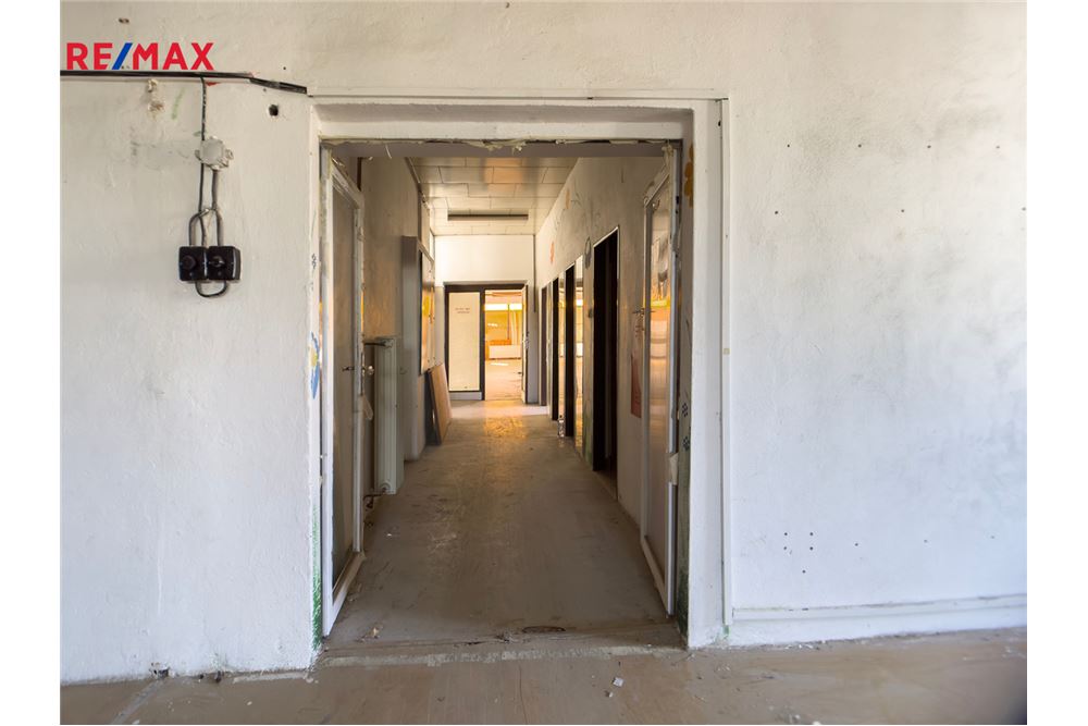 Komersyal - Pamilihang Mall - Rousínov, Jihomoravský kraj - Czech Republic - 13 - 29284093-23