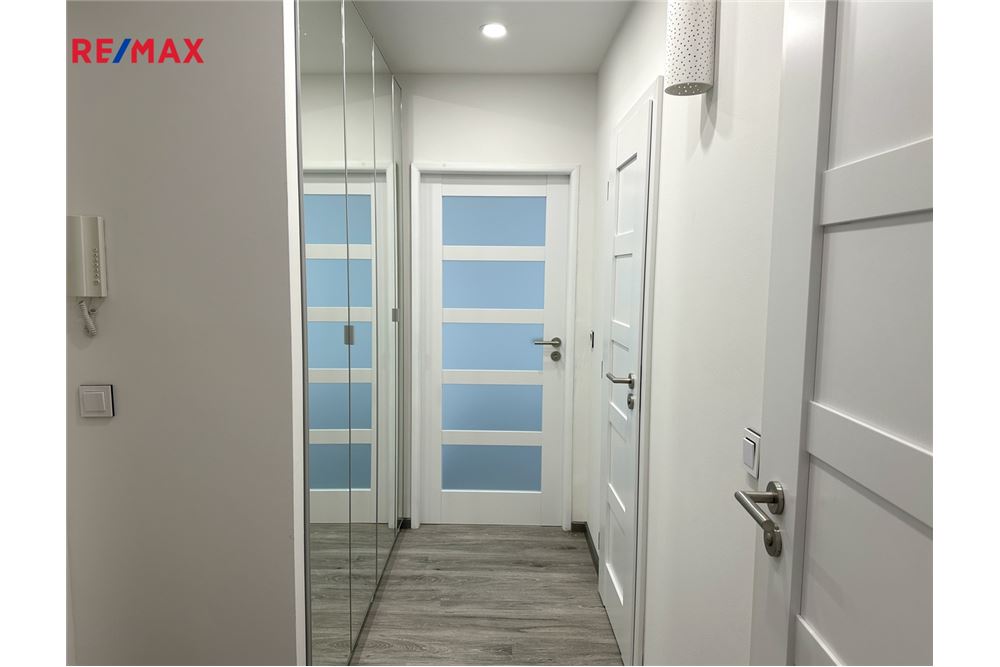 Résidentiel - Appartement - Praha 10, hl. m. Praha - Czech Republic - 19 - 29234019-800