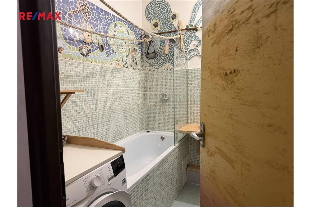 Prédio Habitacional - Apartamento - Praha 8, hl. m. Praha - Czech Republic - 18 - 29234043-6