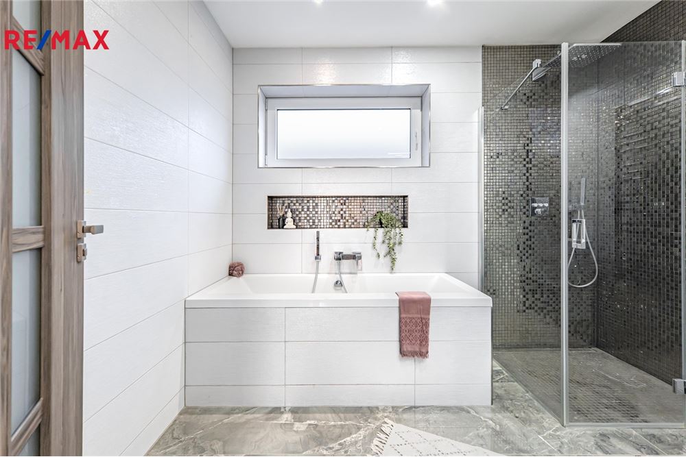 Residential - House - Kralovice, Stredocesky region - Czech Republic - 8 - 29288084-484