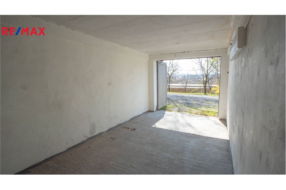 Commercial - Garage - Prague 9, City of Prague - Czech Republic - 3 - 29288163-12