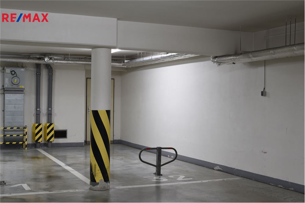 Commercieel - Garage - Praha 8, hl. m. Praha - Czech Republic - 2 - 29288026-176