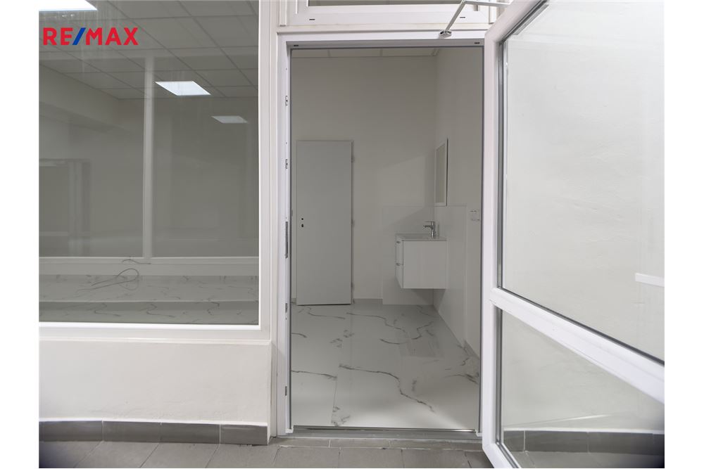 Affärsfastighet - Galleria - Rousínov, Jihomoravský kraj - Czech Republic - 3 - 29284093-29