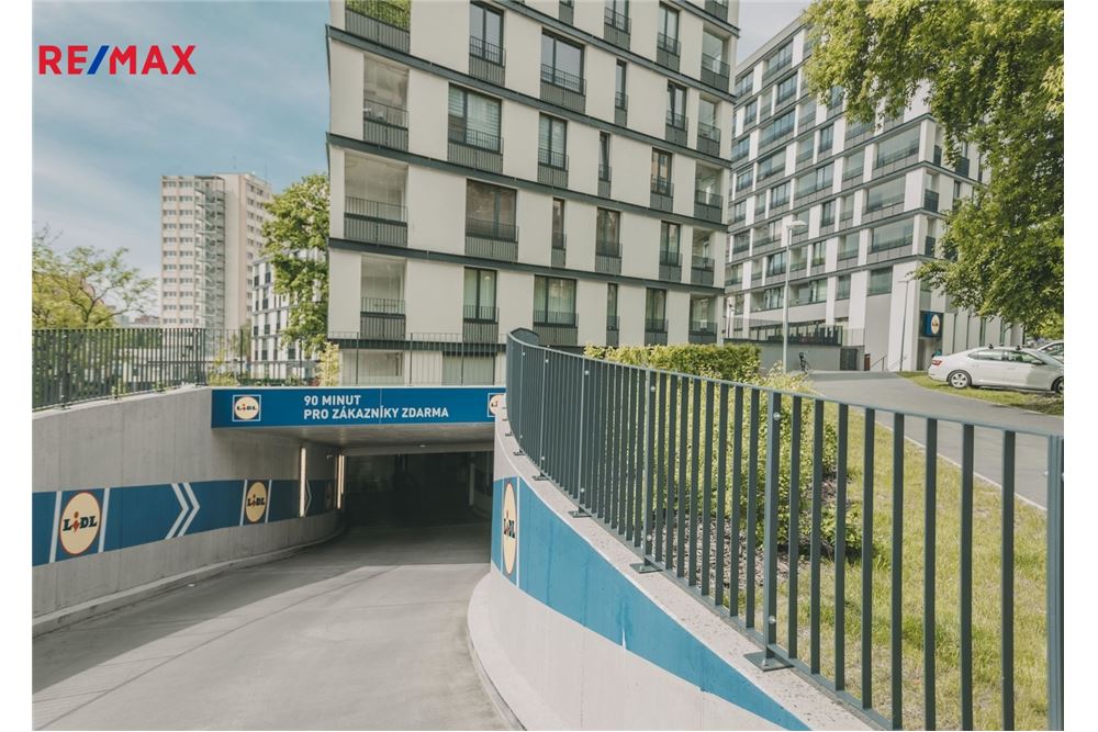 商业 - 车库 - Praha 8, hl. m. Praha - Czech Republic - 1 - 29288163-19