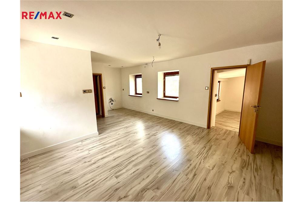 住宅 - 房子 - Praha 8, hl. m. Praha - Czech Republic - 3 - 29234019-810