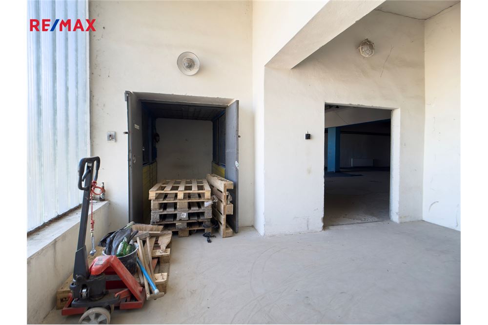 Komersyal - Pamilihang Mall - Rousínov, Jihomoravský kraj - Czech Republic - 11 - 29284093-23