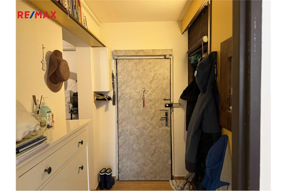 Prédio Habitacional - Apartamento - Praha 8, hl. m. Praha - Czech Republic - 8 - 29234043-6