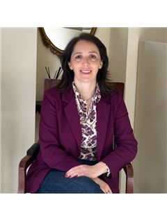 Associate in Training - Paola Arrighi - The RE/MAX Collection Luxury Lakeview