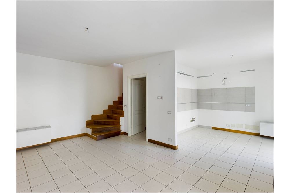 Residential Townhouse Anzio Italy 32321101185 , RE/MAX Global