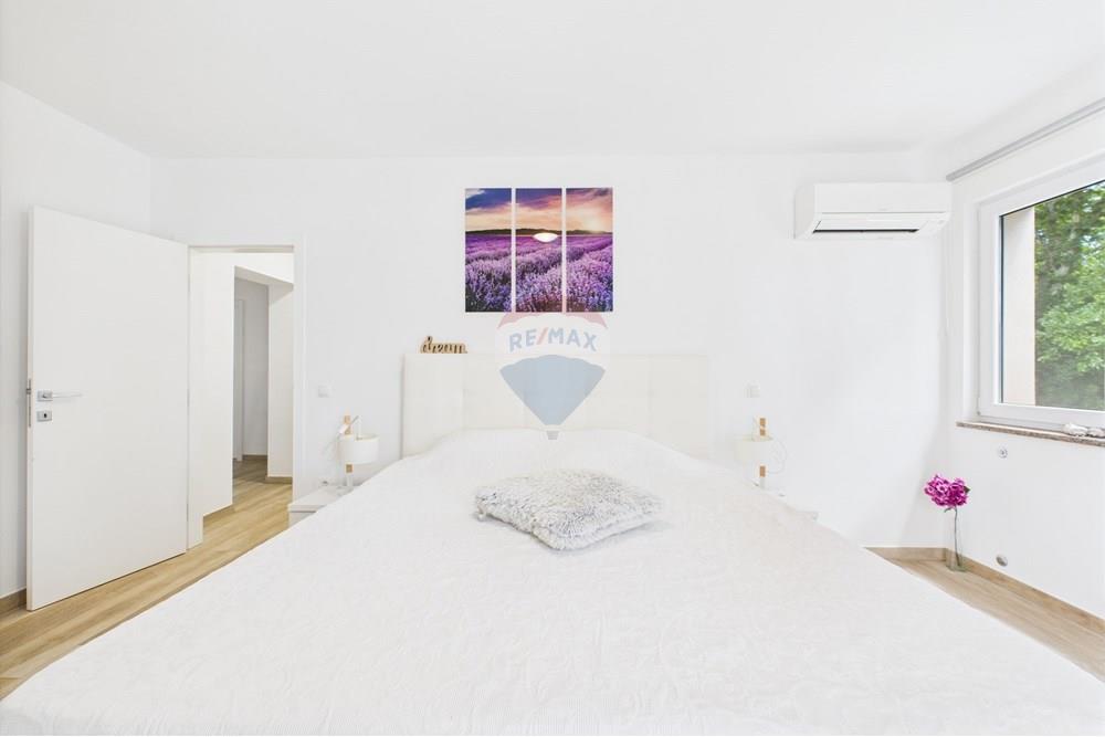 Kuća  - Za prodaju - Svetvinčenat, Hrvatska - CAM04300G0-PR0063-STILL014.jpg - 300041074-603