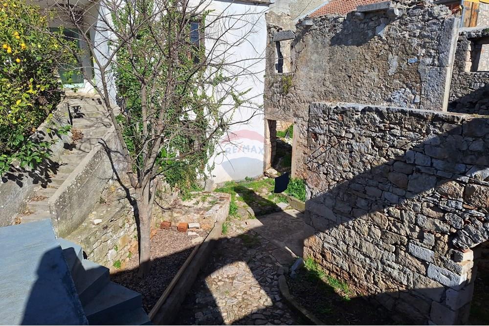 Kuća posebne arhitekture - Za prodaju - Preko, Hrvatska - 8edc3014-d713-4b2c-b30f-f679b24bb14a.jpeg - 300501008-4234