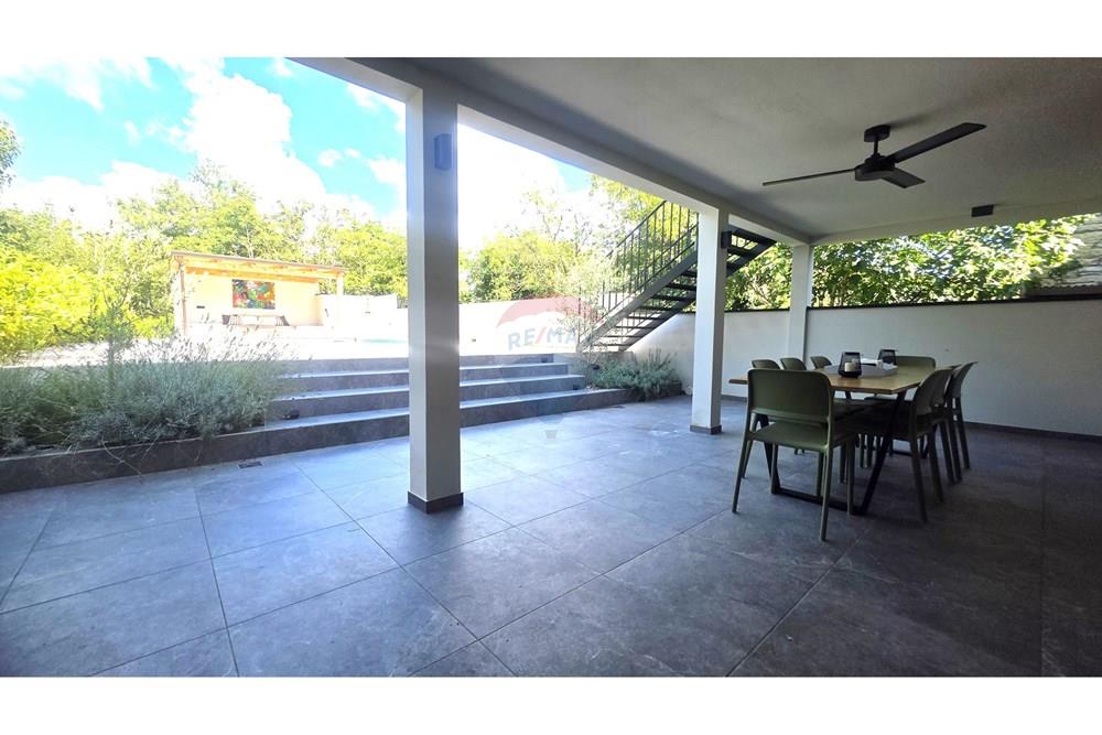 Kuća  - Za prodaju - Buje, Hrvatska - 1.jpg - 300441010-510