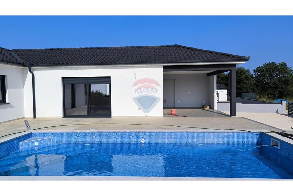 Kuća  - Za prodaju - Marčana, Hrvatska - 1753262787_original_1749727875_img_20250611_1749401.jpg - 300041053-7586