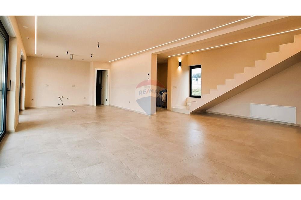 Kuća  - Za prodaju - Poreč, Hrvatska - 20260114_103210.jpg - 300441023-14